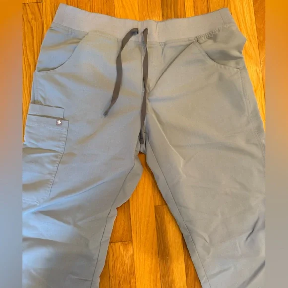 Figs Kade Cargo Scrub Pants - Picture 2 of 3